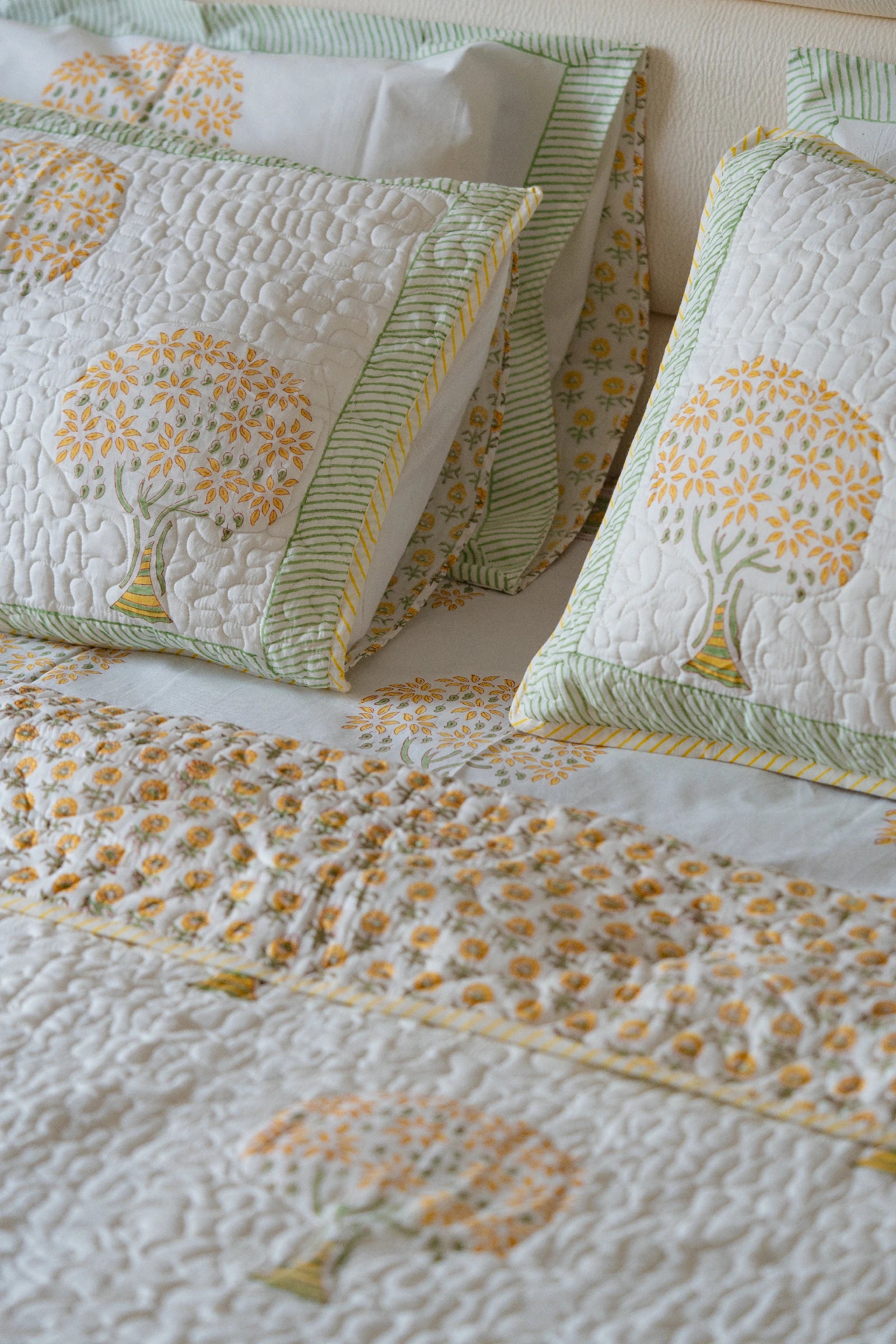 MANGO GROOVE  Quilted Bedcover - Cool Threadz