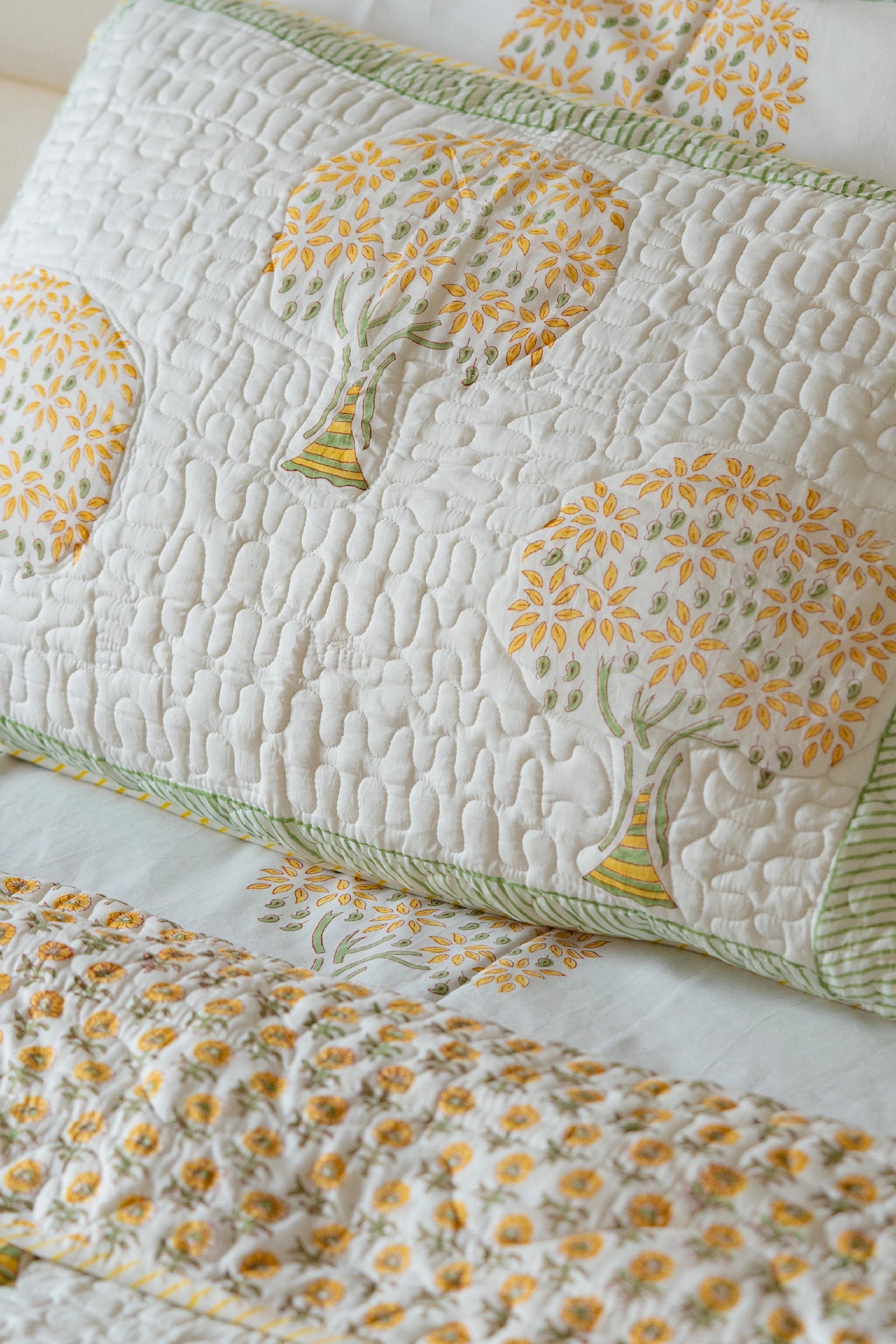 MANGO GROOVE  Quilted Bedcover - Cool Threadz