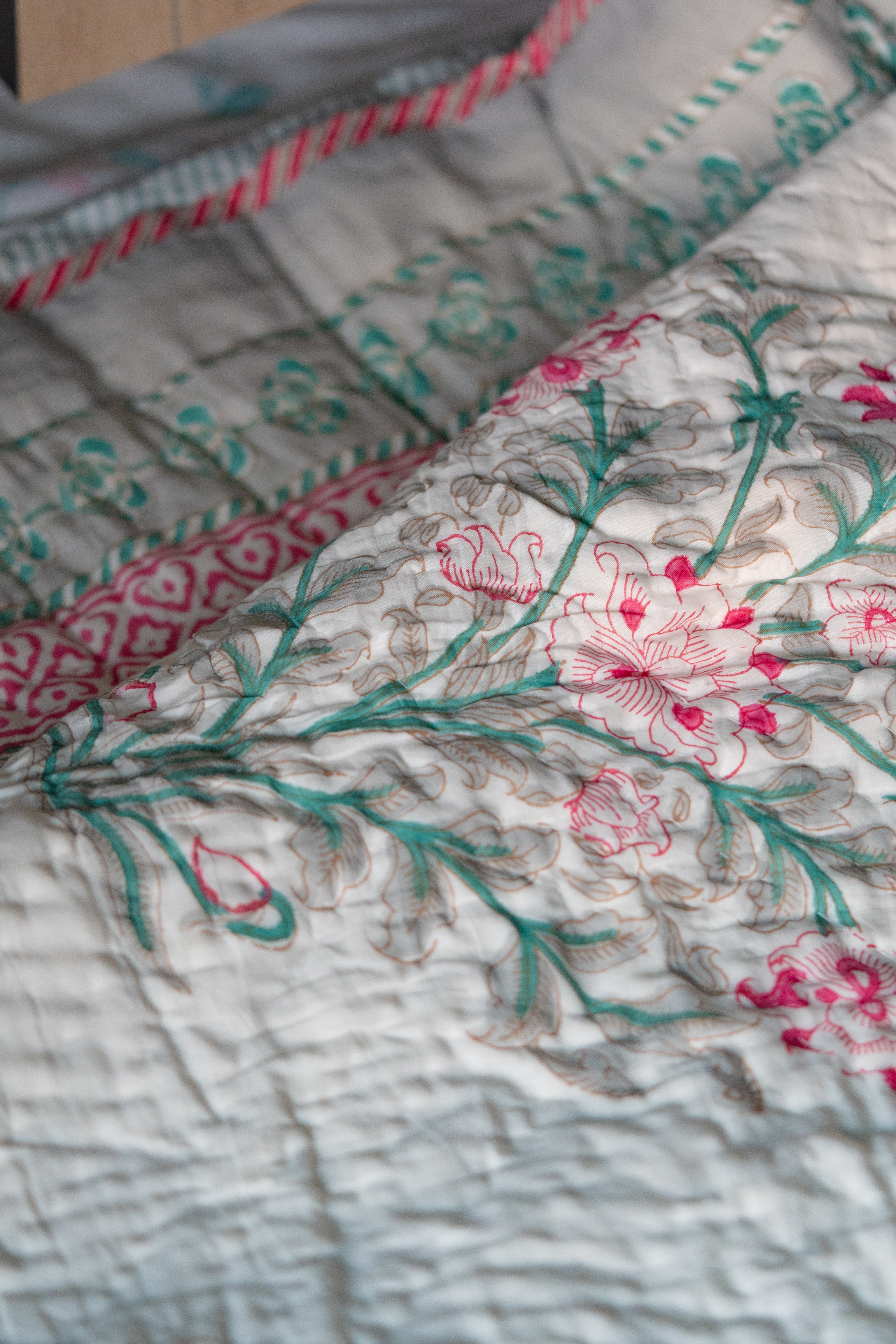 GREY PINK FLORAL Single Quilts - Cool Threadz